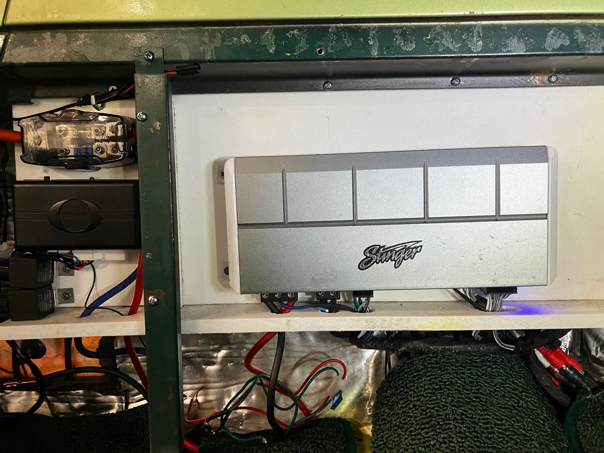 Stinger amplifier professional installation
